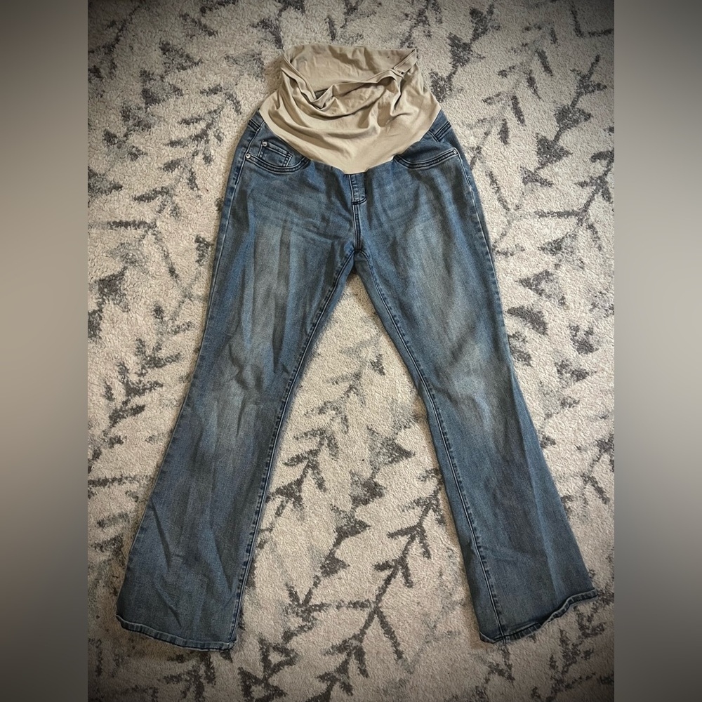 Light wash maternity pants